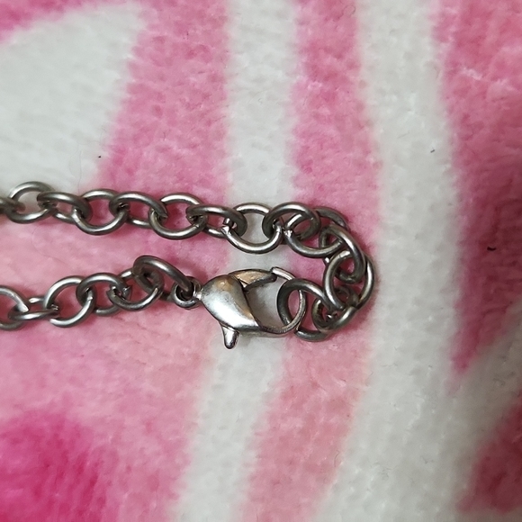 Red heart and rhinestone necklace - Picture 6 of 6